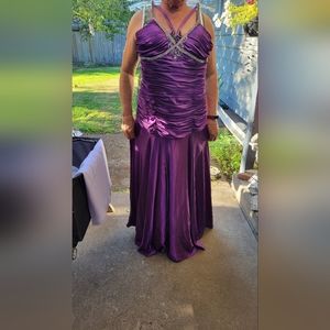 Women dress size varies 8 to 14